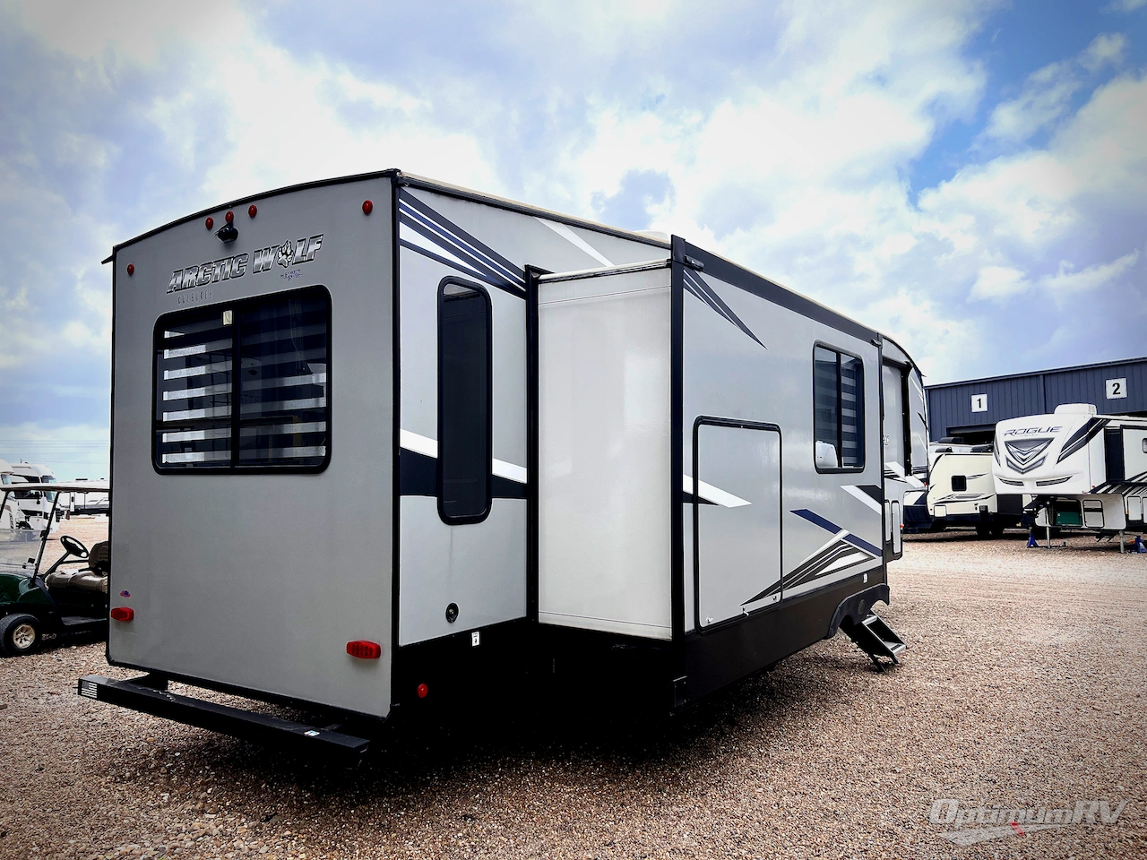 2022 Forest River Cherokee Arctic Wolf Suite 3550 Photo 2