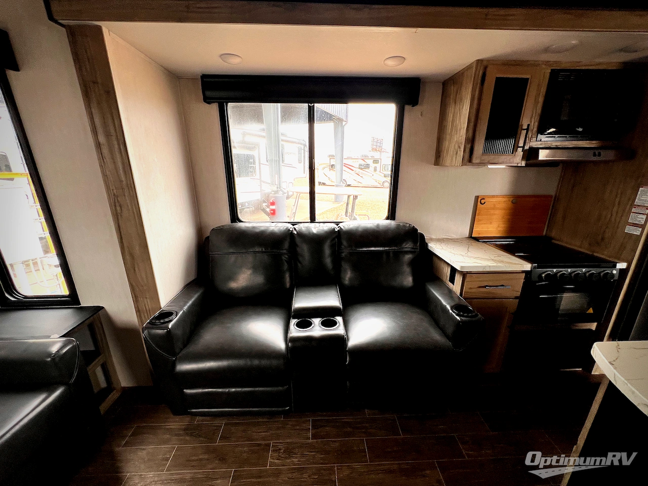 2022 Forest River Cherokee Arctic Wolf Suite 3550 Photo 15