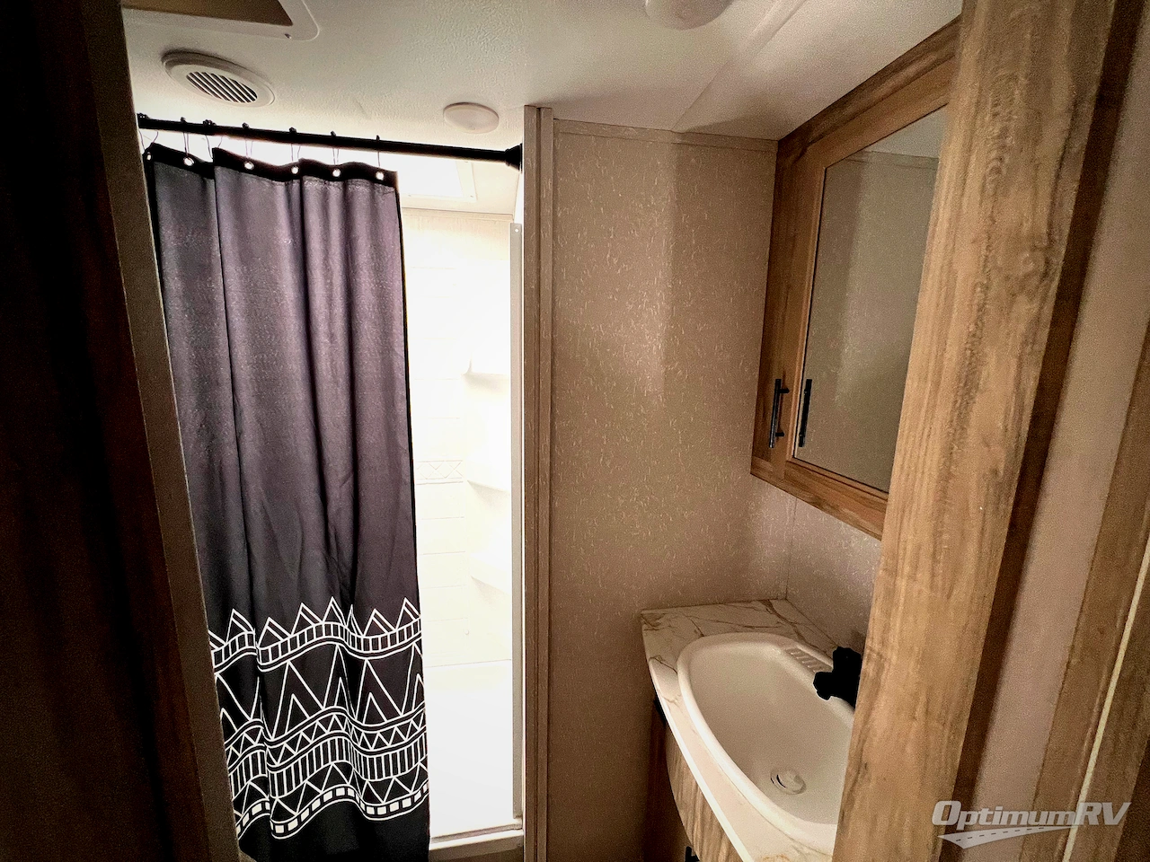 2022 Forest River Cherokee Arctic Wolf Suite 3550 Photo 16