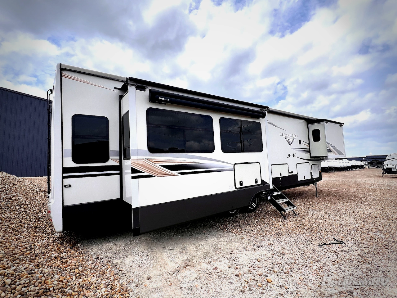2022 Forest River Cedar Creek Champagne Edition 38EBS Photo 2