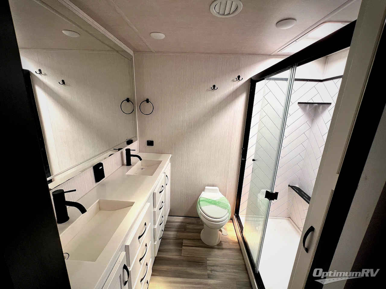 2022 Forest River Cedar Creek Champagne Edition 38EBS Photo 13