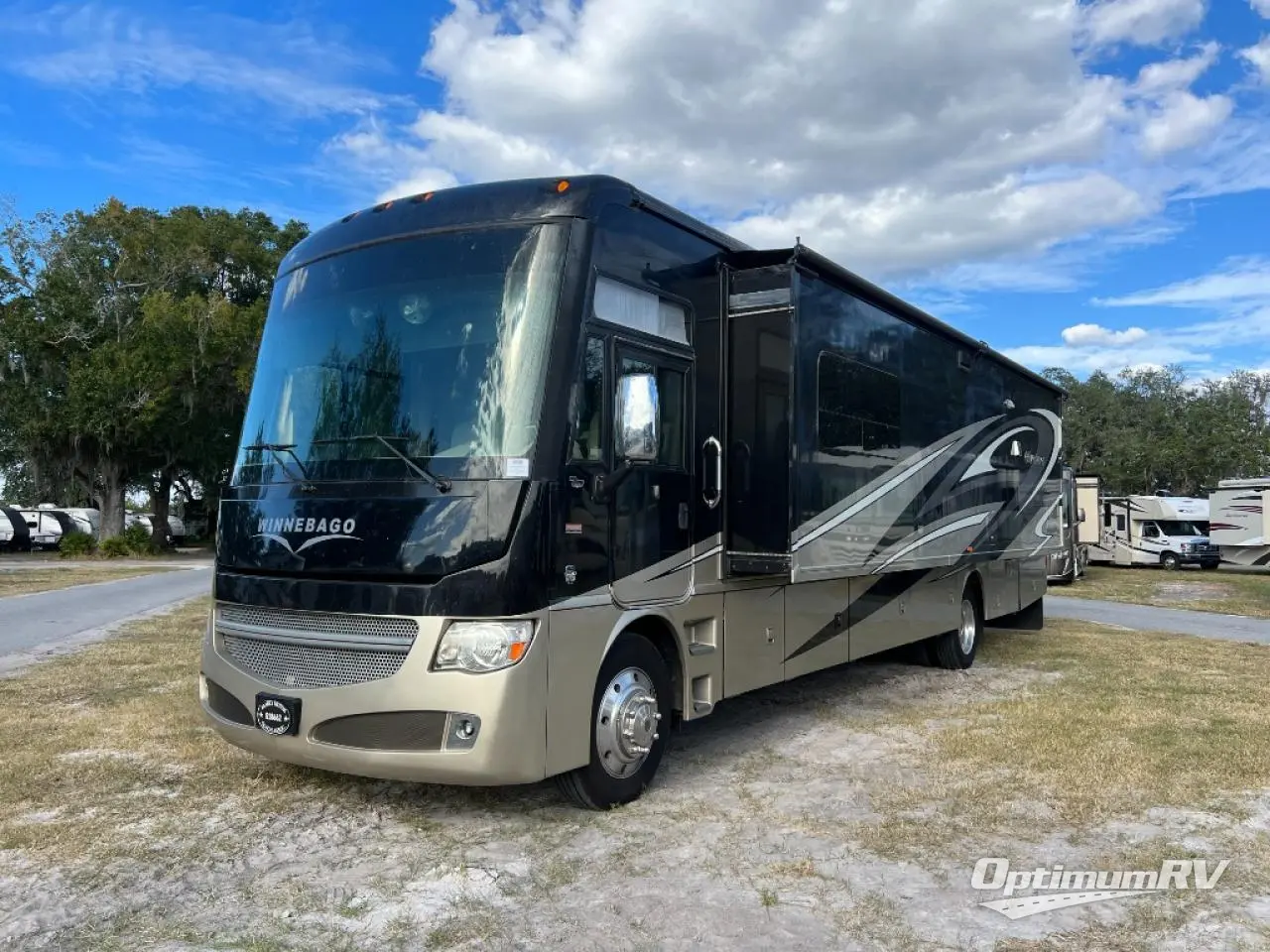 2014 Winnebago Adventurer 37F Photo 2