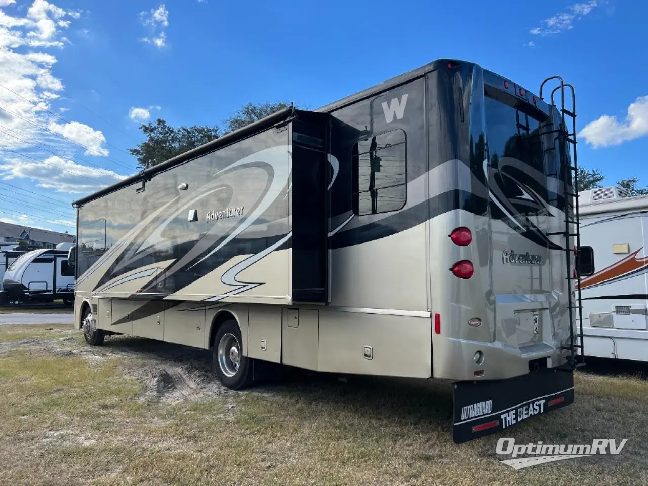 2014 Winnebago Adventurer 37F Photo 3