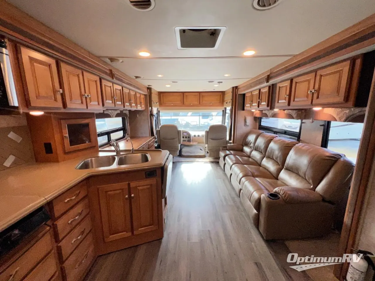 2014 Winnebago Adventurer 37F Photo 6