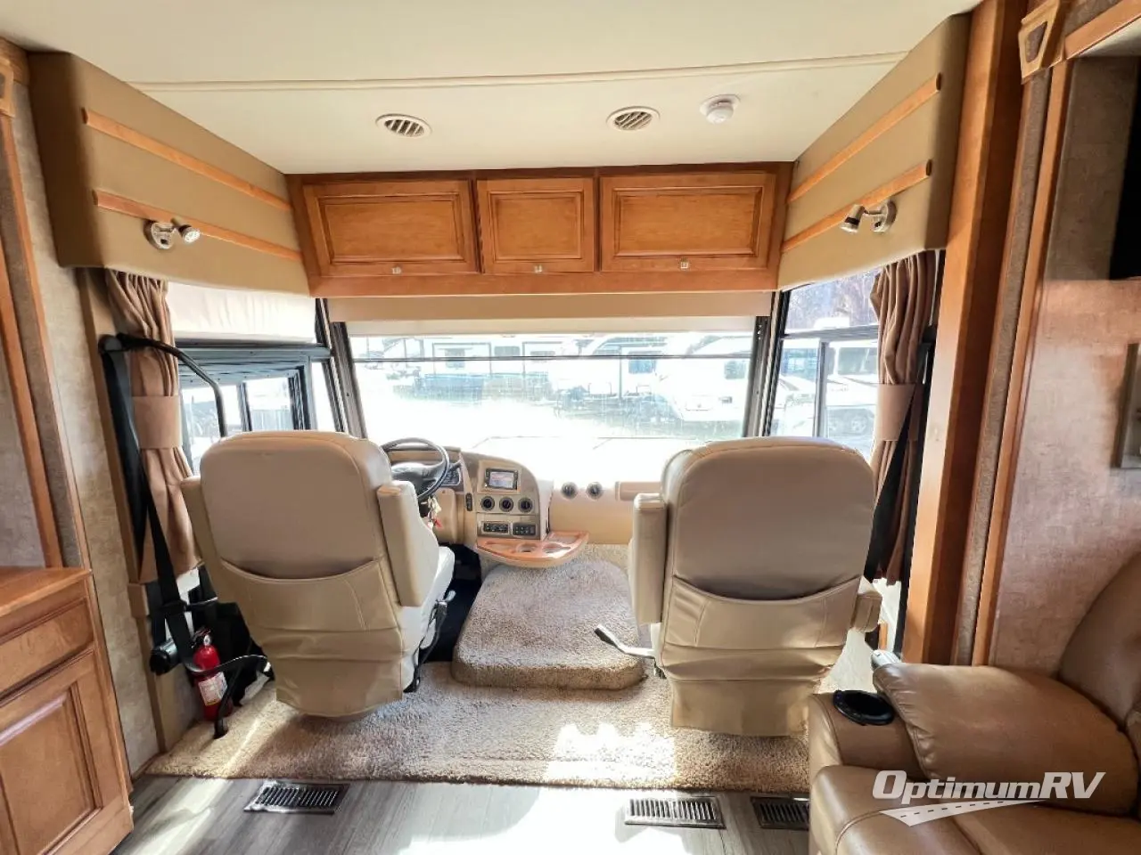 2014 Winnebago Adventurer 37F Photo 9