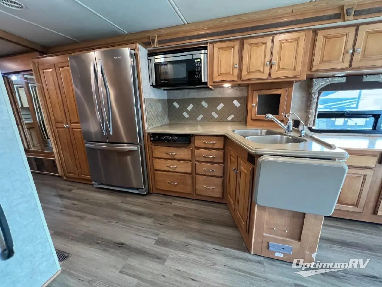 2014 Winnebago Adventurer 37F Photo 13