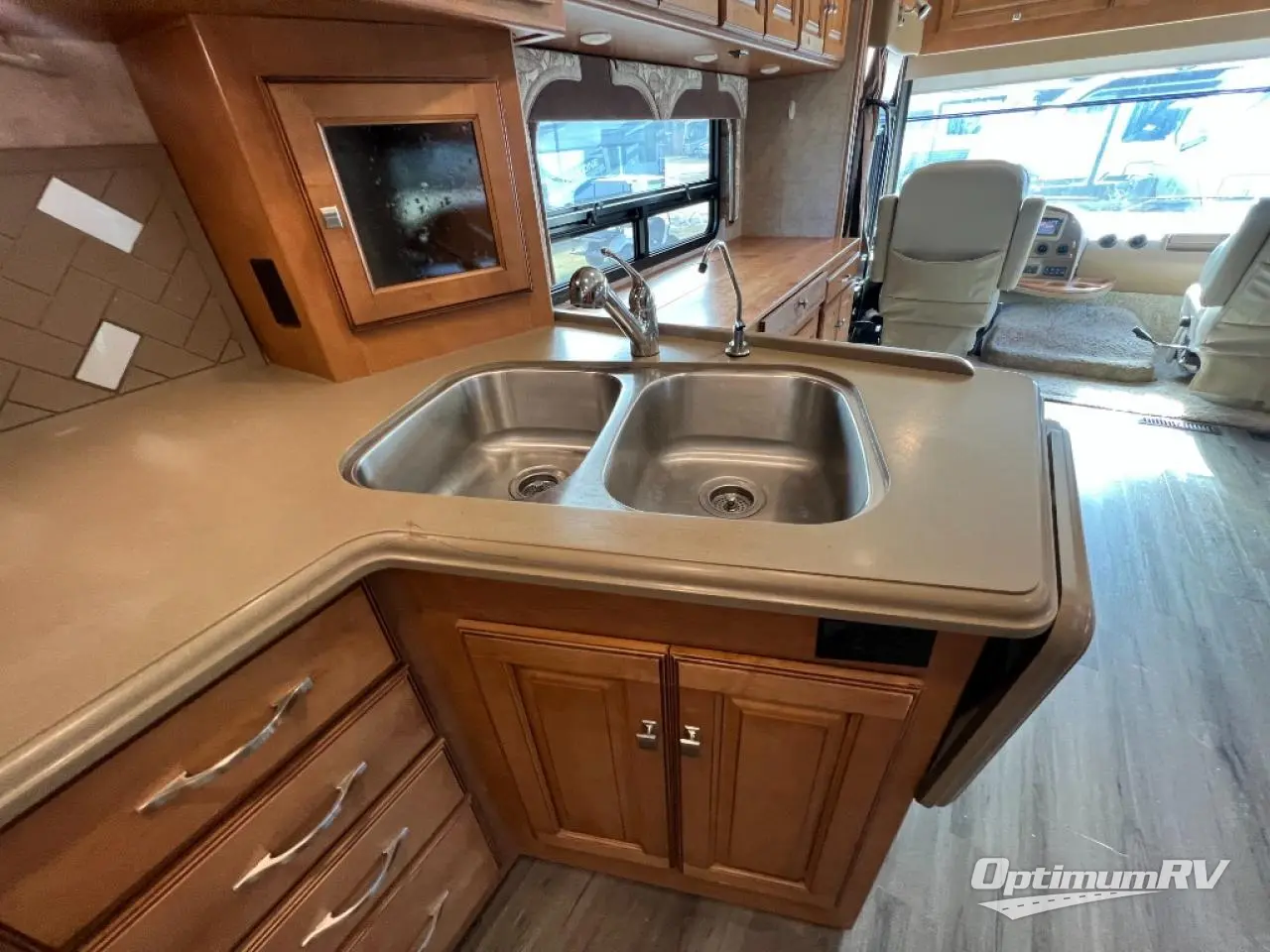 2014 Winnebago Adventurer 37F Photo 14