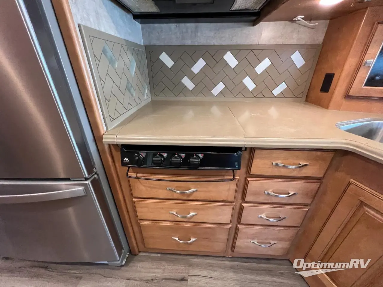 2014 Winnebago Adventurer 37F Photo 15