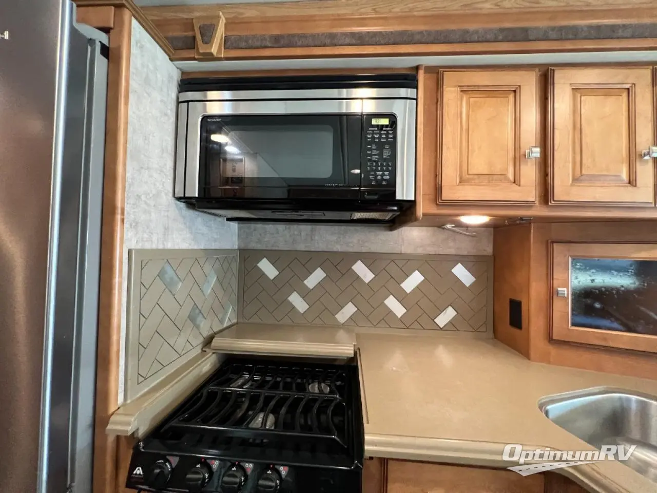 2014 Winnebago Adventurer 37F Photo 18