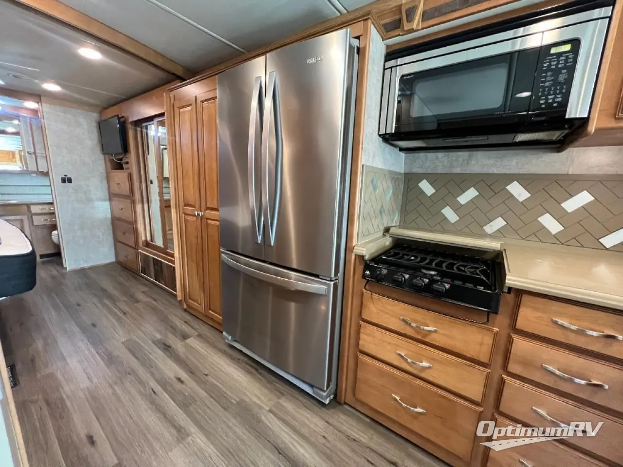 2014 Winnebago Adventurer 37F Photo 20