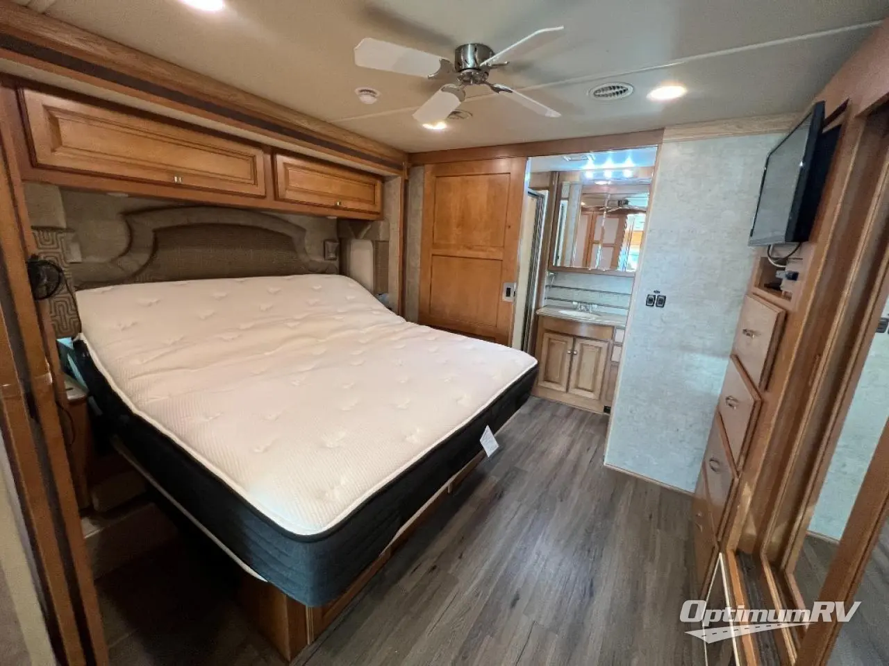 2014 Winnebago Adventurer 37F Photo 21