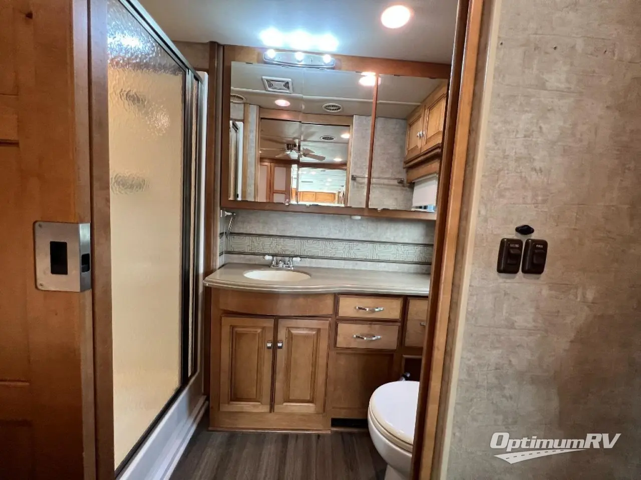 2014 Winnebago Adventurer 37F Photo 25