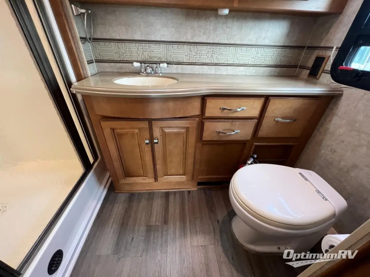 2014 Winnebago Adventurer 37F Photo 26