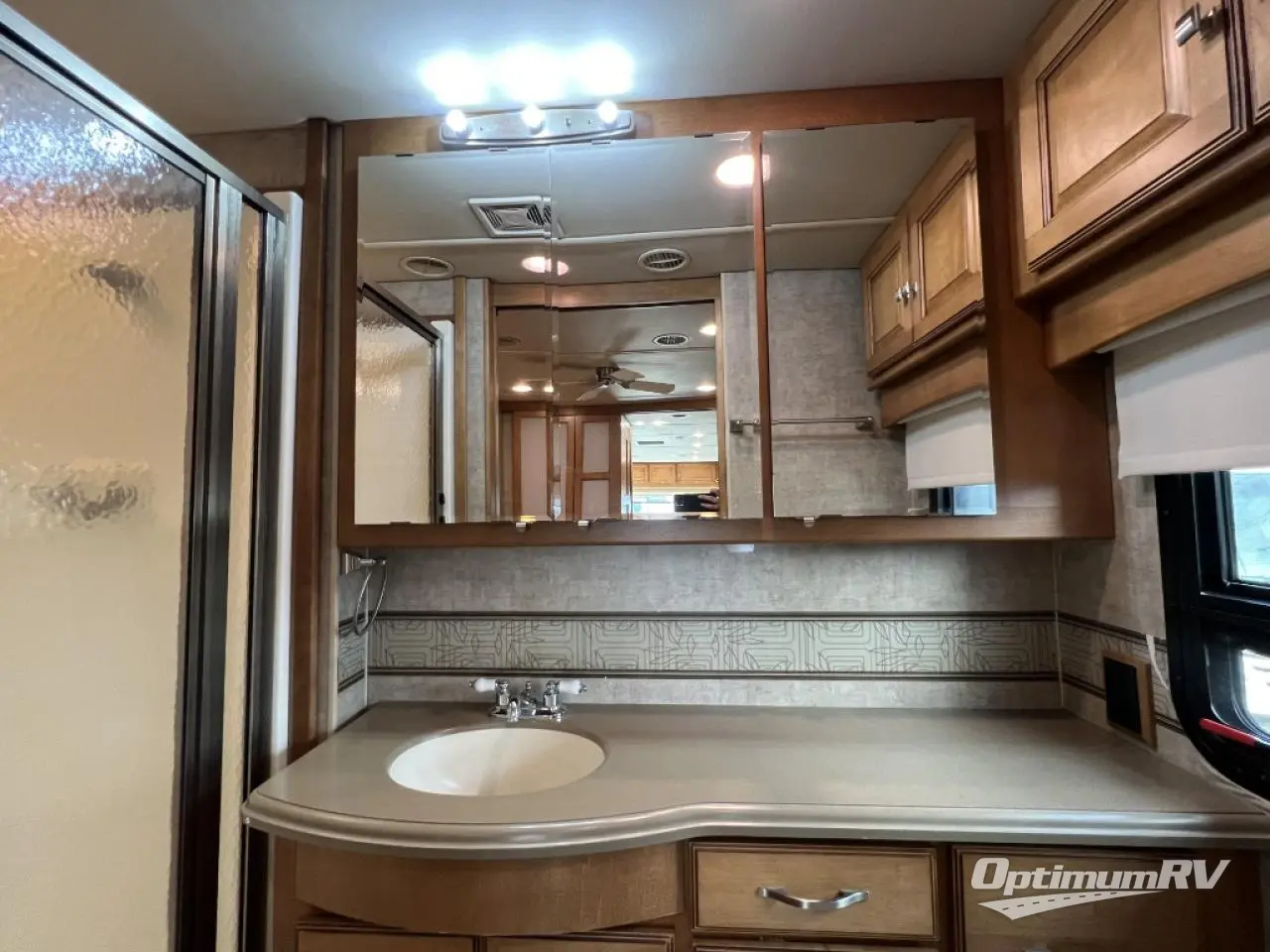 2014 Winnebago Adventurer 37F Photo 27