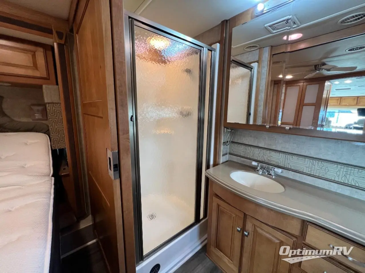 2014 Winnebago Adventurer 37F Photo 28