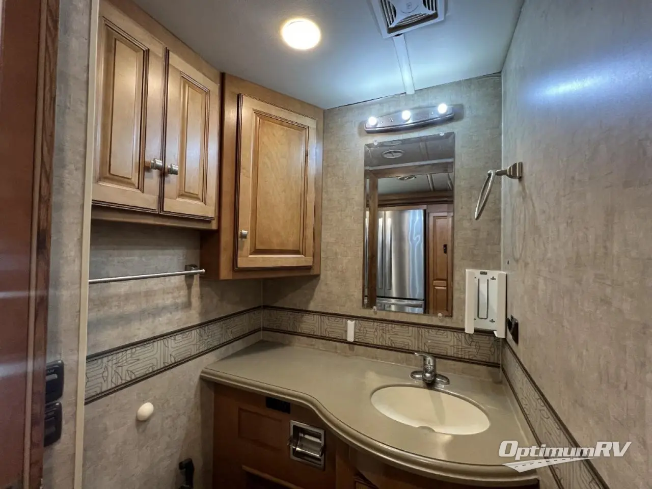 2014 Winnebago Adventurer 37F Photo 32