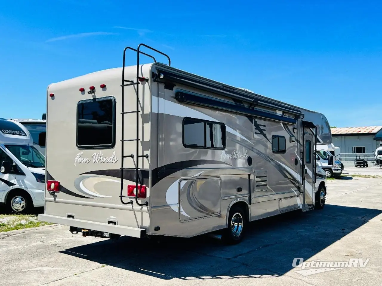 2015 Thor Four Winds 28F Photo 2