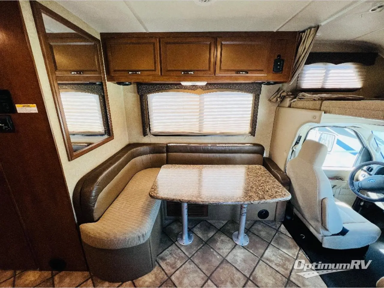 2015 Thor Four Winds 28F Photo 11