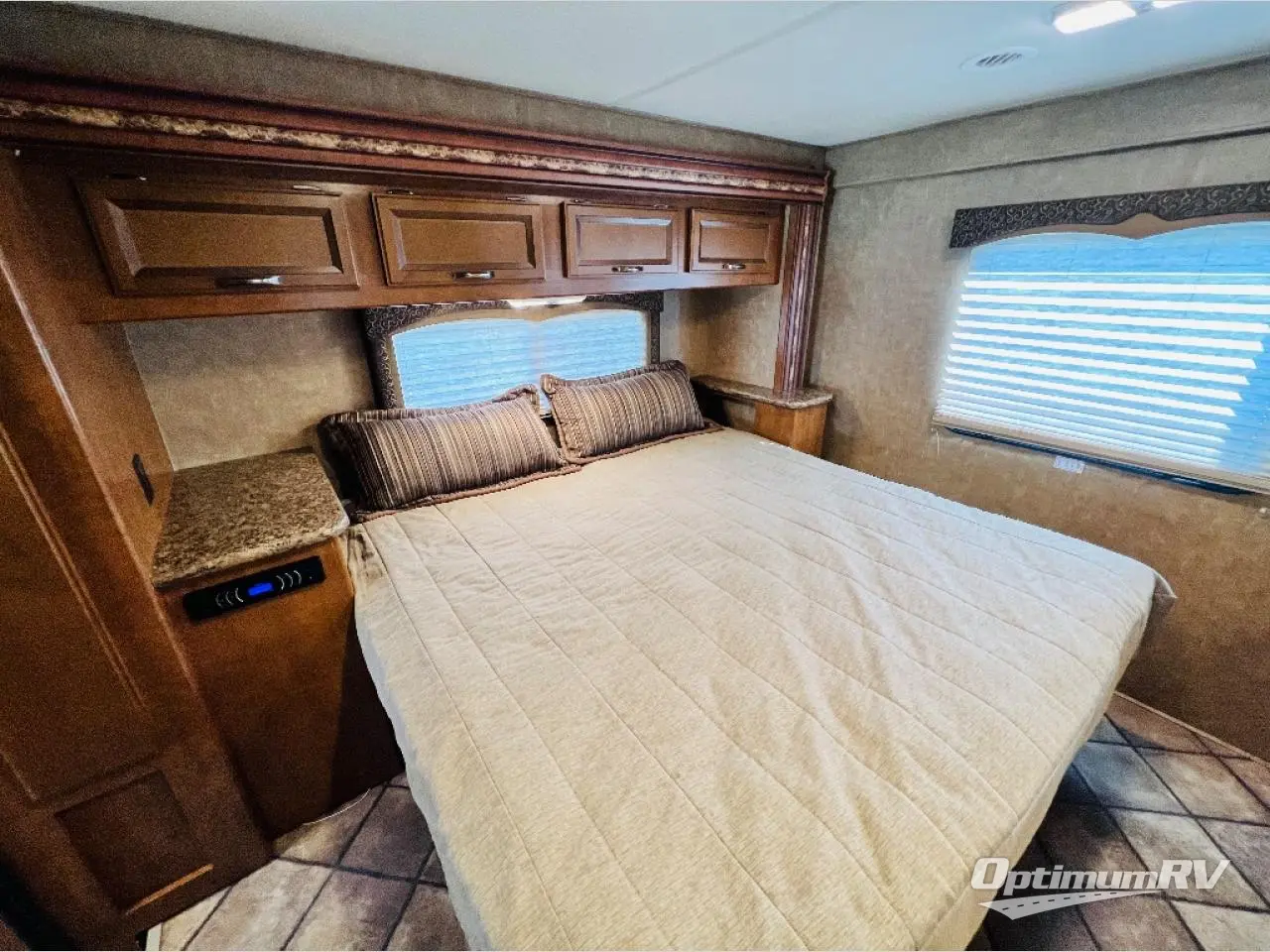 2015 Thor Four Winds 28F Photo 21