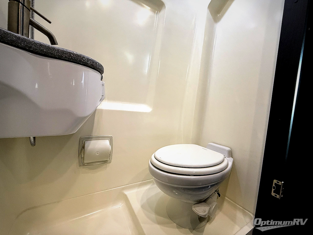 2020 Midwest Automotive Designs Passage 2500 Sprinter Photo 10
