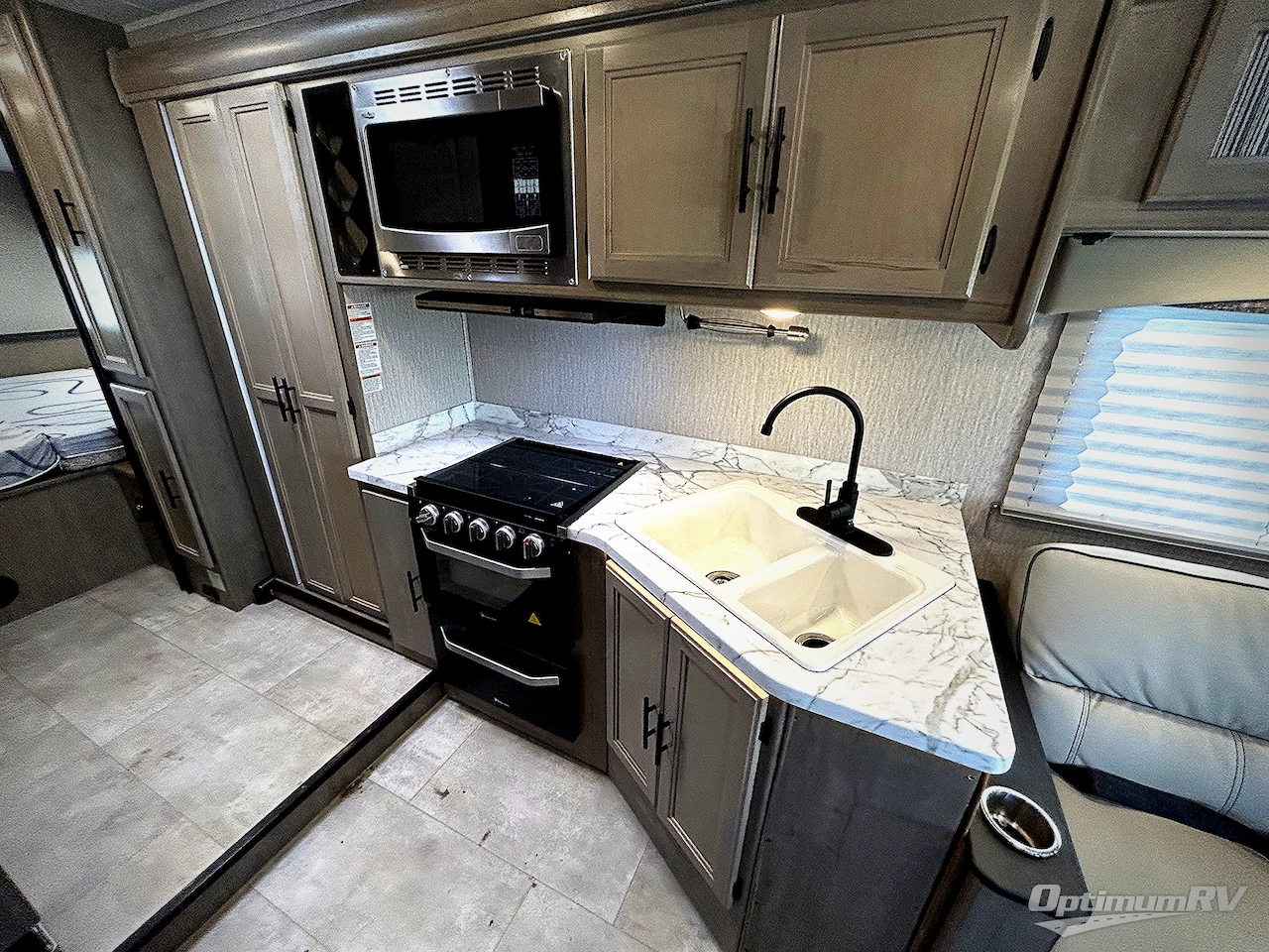 2023 Coachmen Freelander 31FS Photo 13