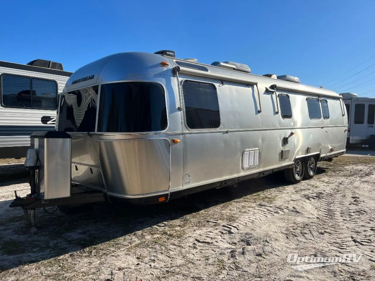 2018 Airstream Classic 33FB Photo 3