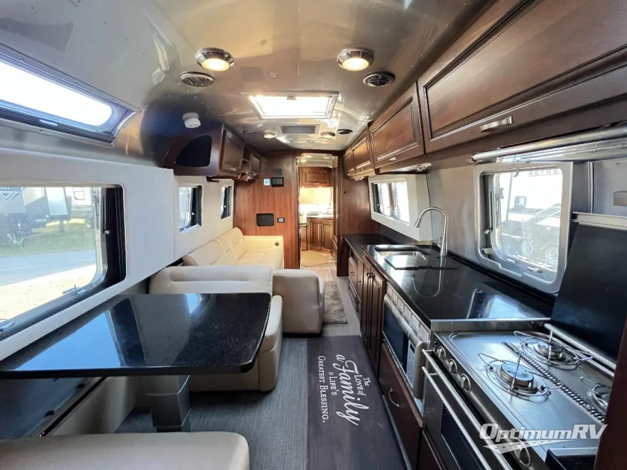 2018 Airstream Classic 33FB Photo 9