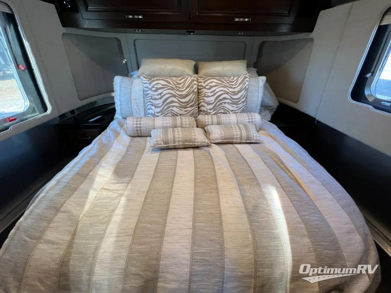 2018 Airstream Classic 33FB Photo 12