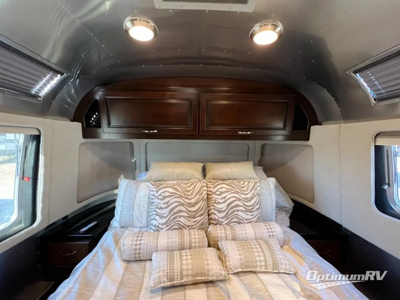 2018 Airstream Classic 33FB Photo 13