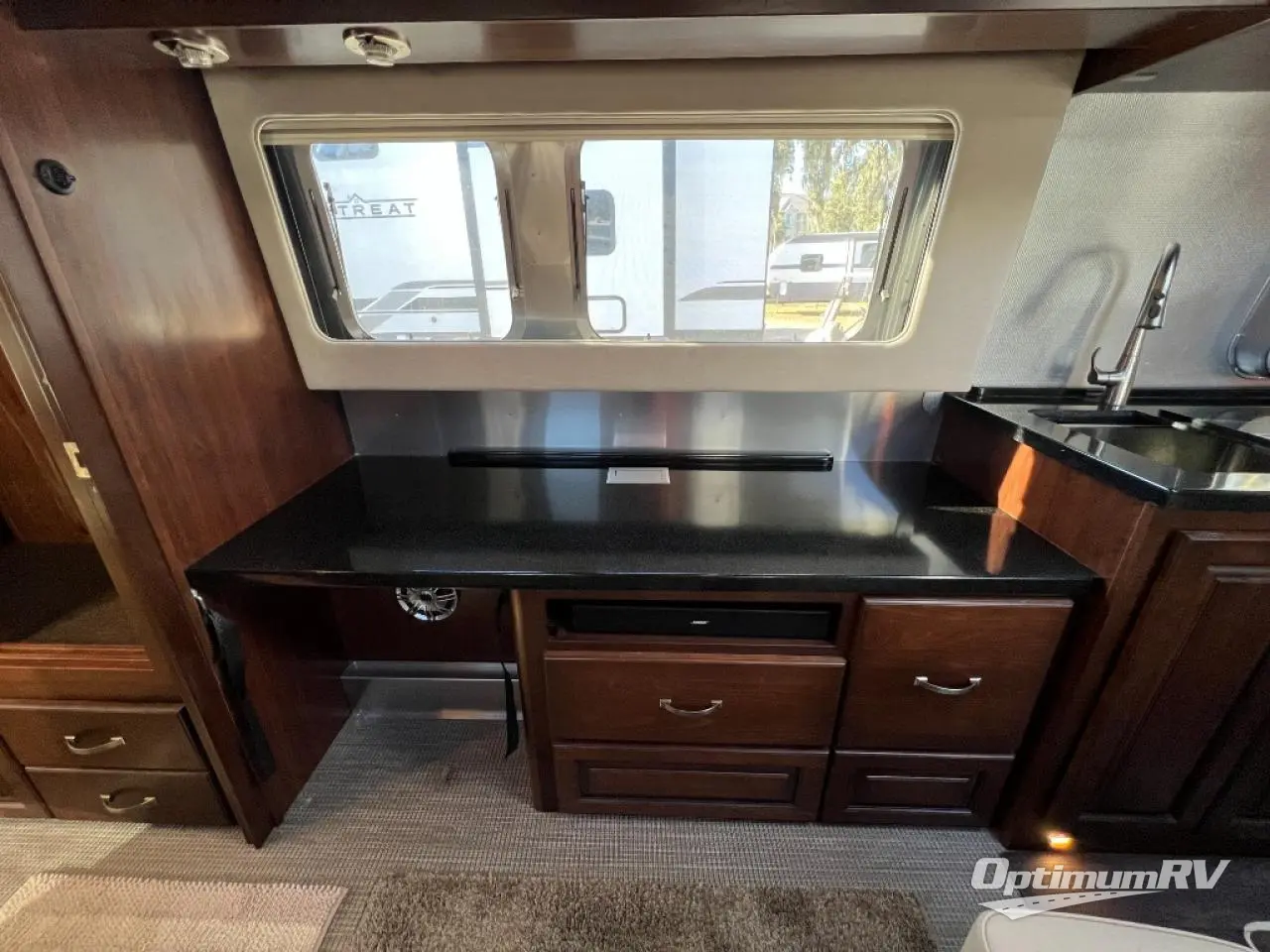 2018 Airstream Classic 33FB Photo 23