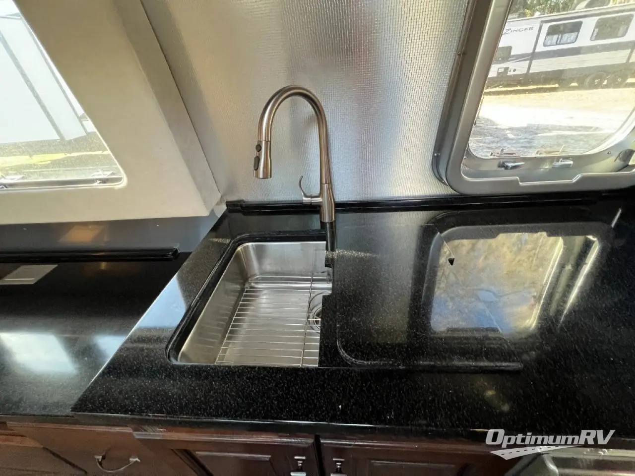 2018 Airstream Classic 33FB Photo 31