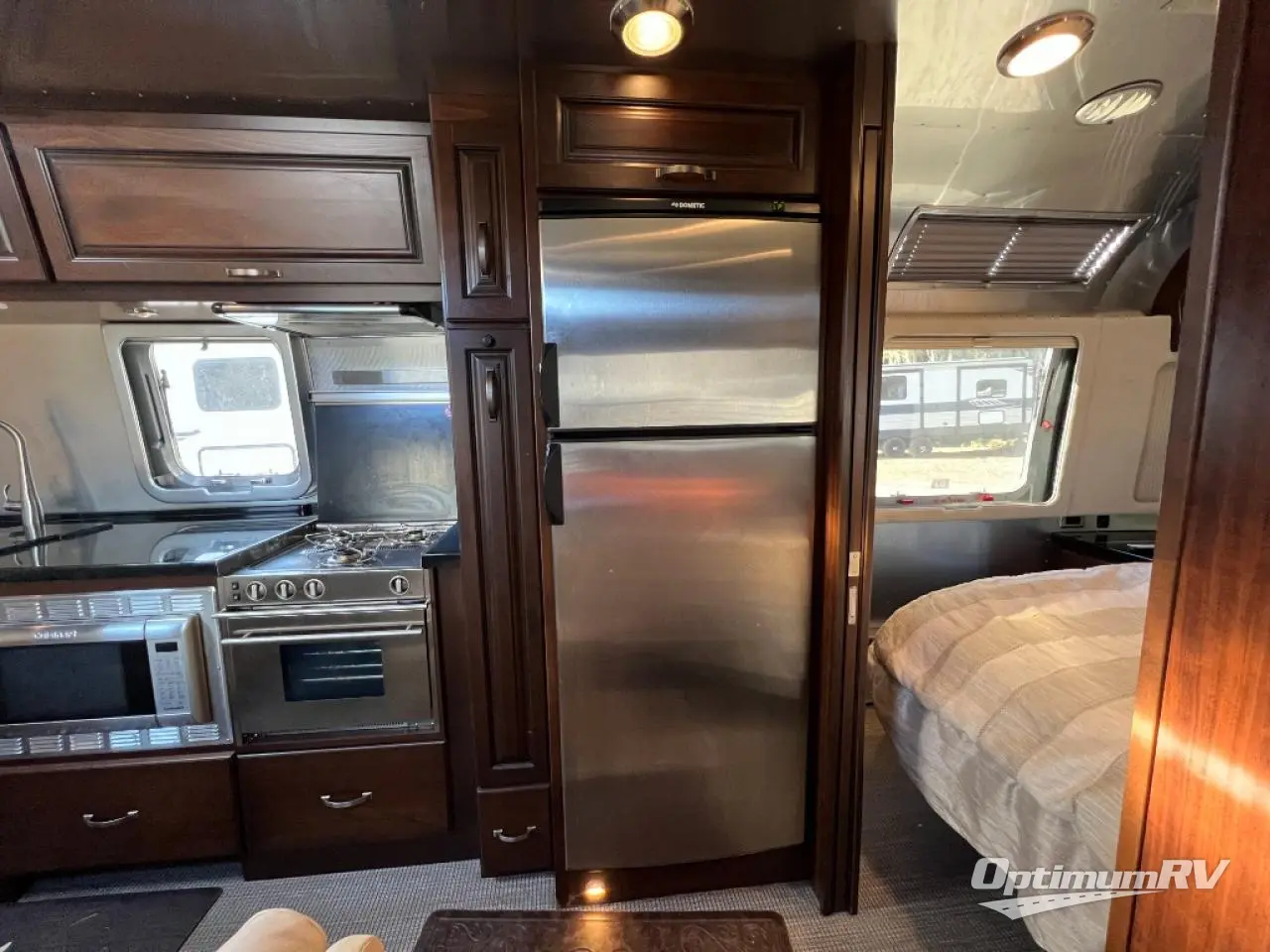 2018 Airstream Classic 33FB Photo 32