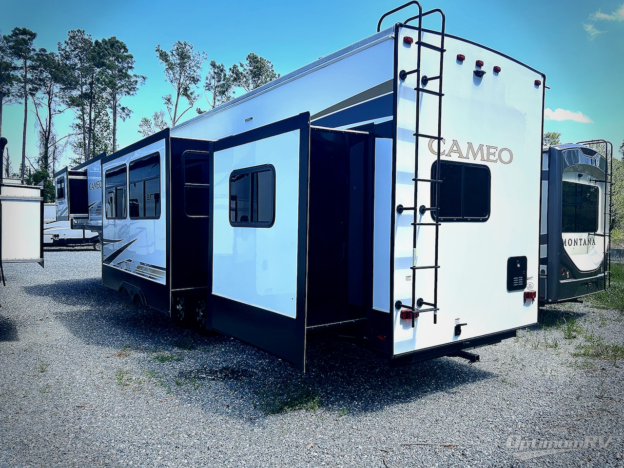 2023 CrossRoads Cameo CE4051BH Photo 2
