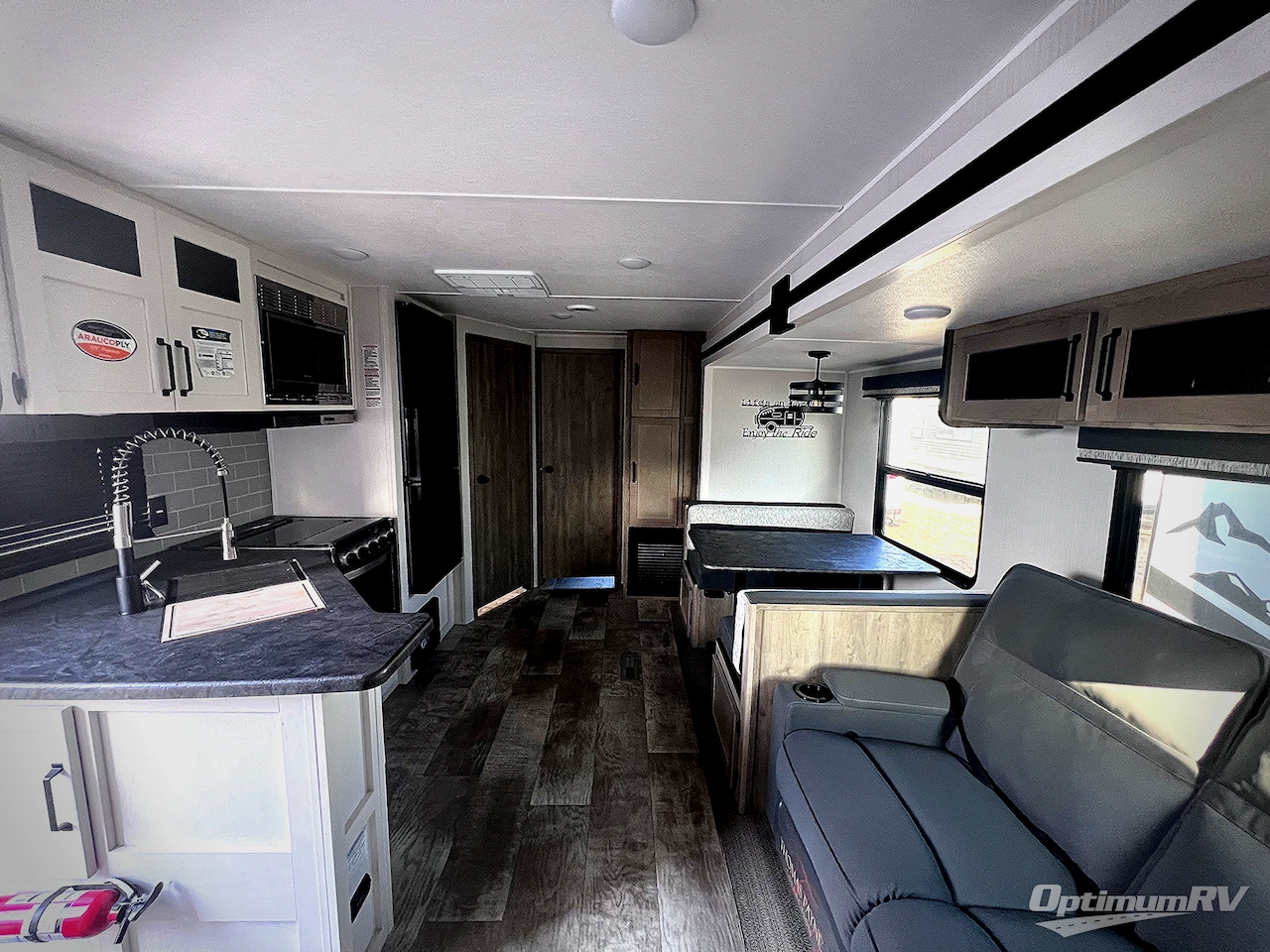 2024 Palomino Puma 32BHQS Photo 4