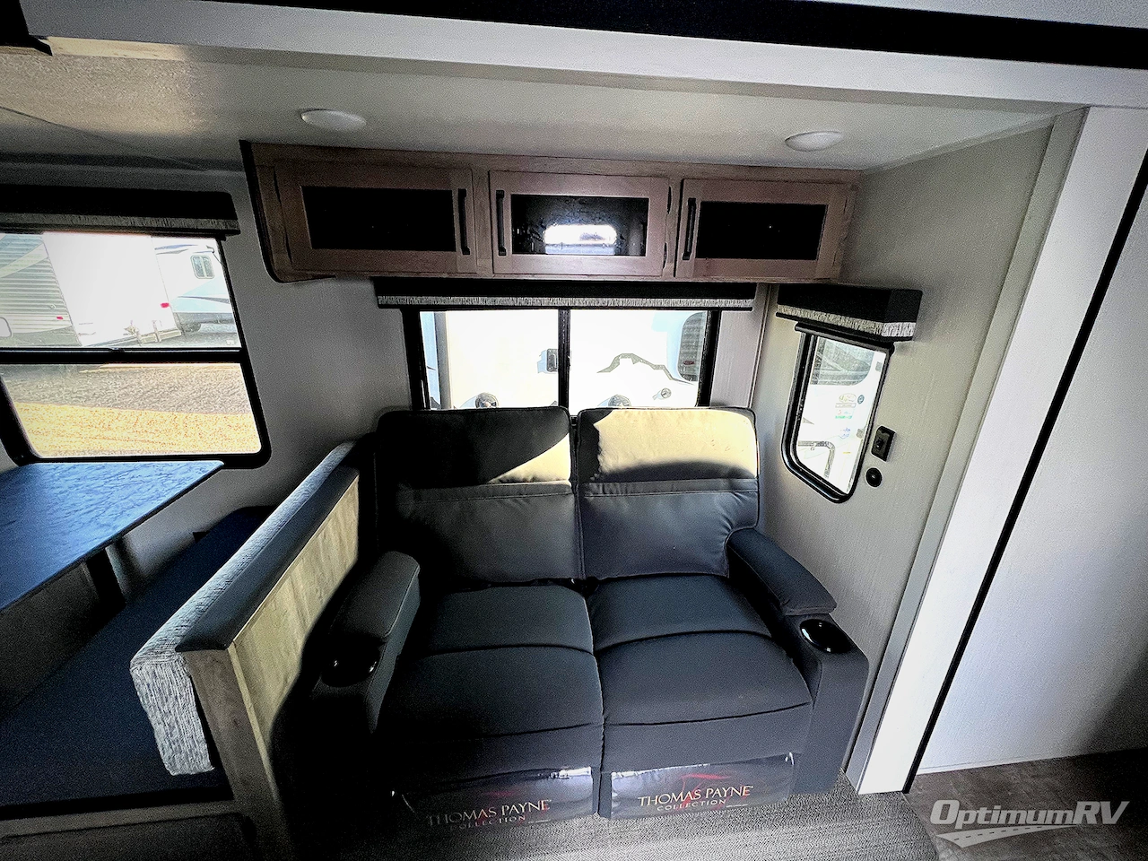 2024 Palomino Puma 32BHQS Photo 11