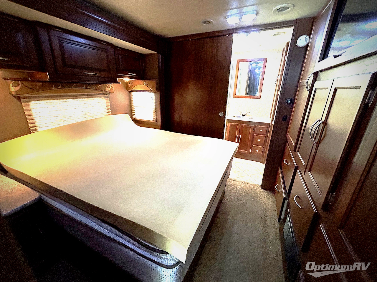 2015 Coachmen Mirada 35LS Photo 16