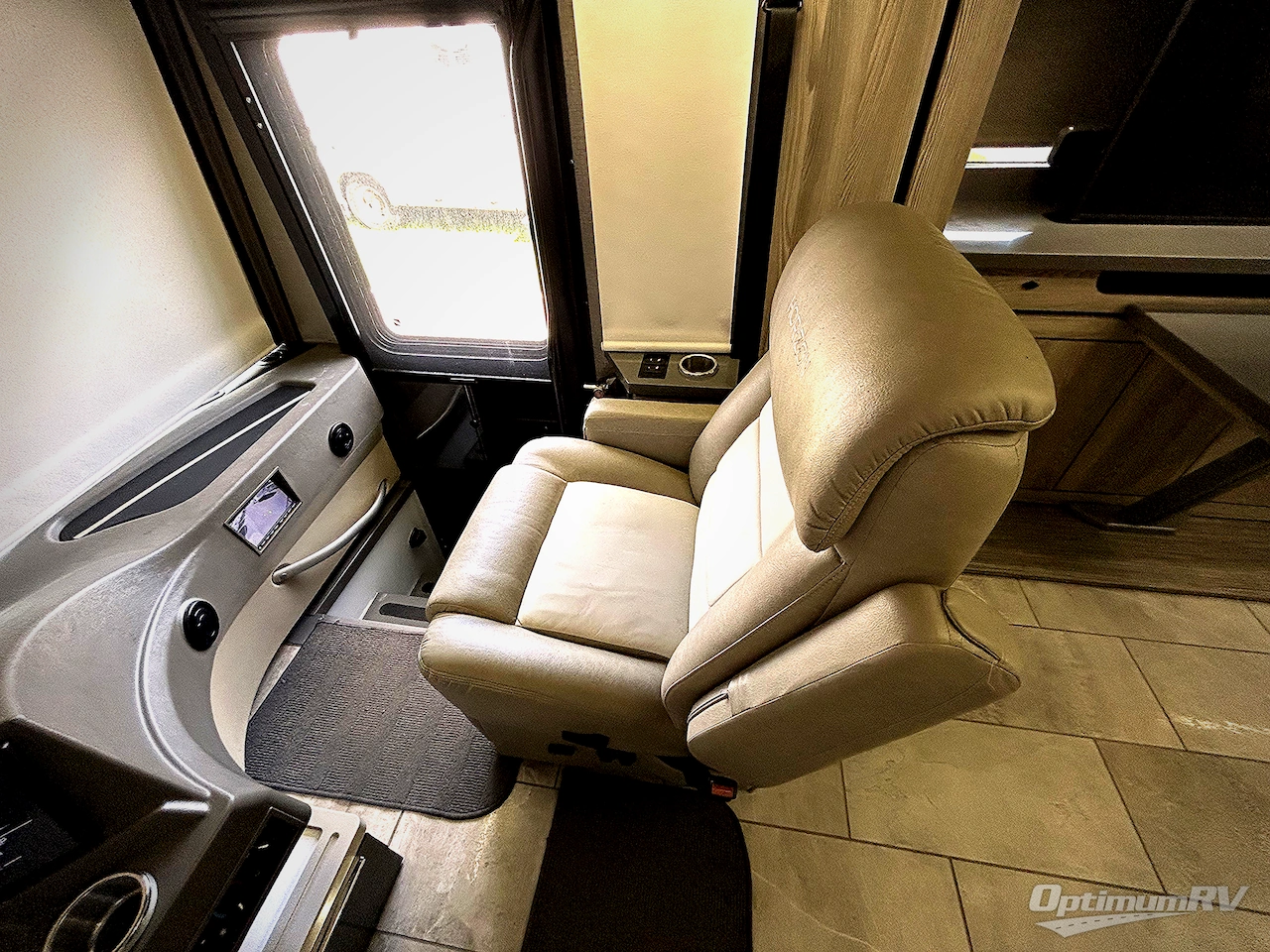 2018 Winnebago Horizon 40A Photo 5