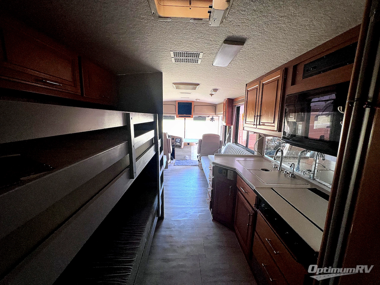 1997 Fleetwood Discovery 36A Photo 5
