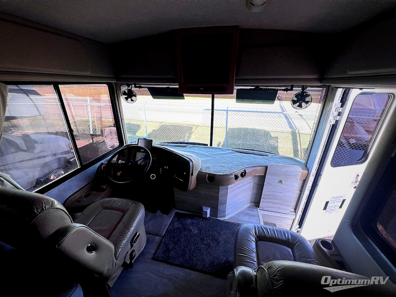 1997 Fleetwood Discovery 36A Photo 6