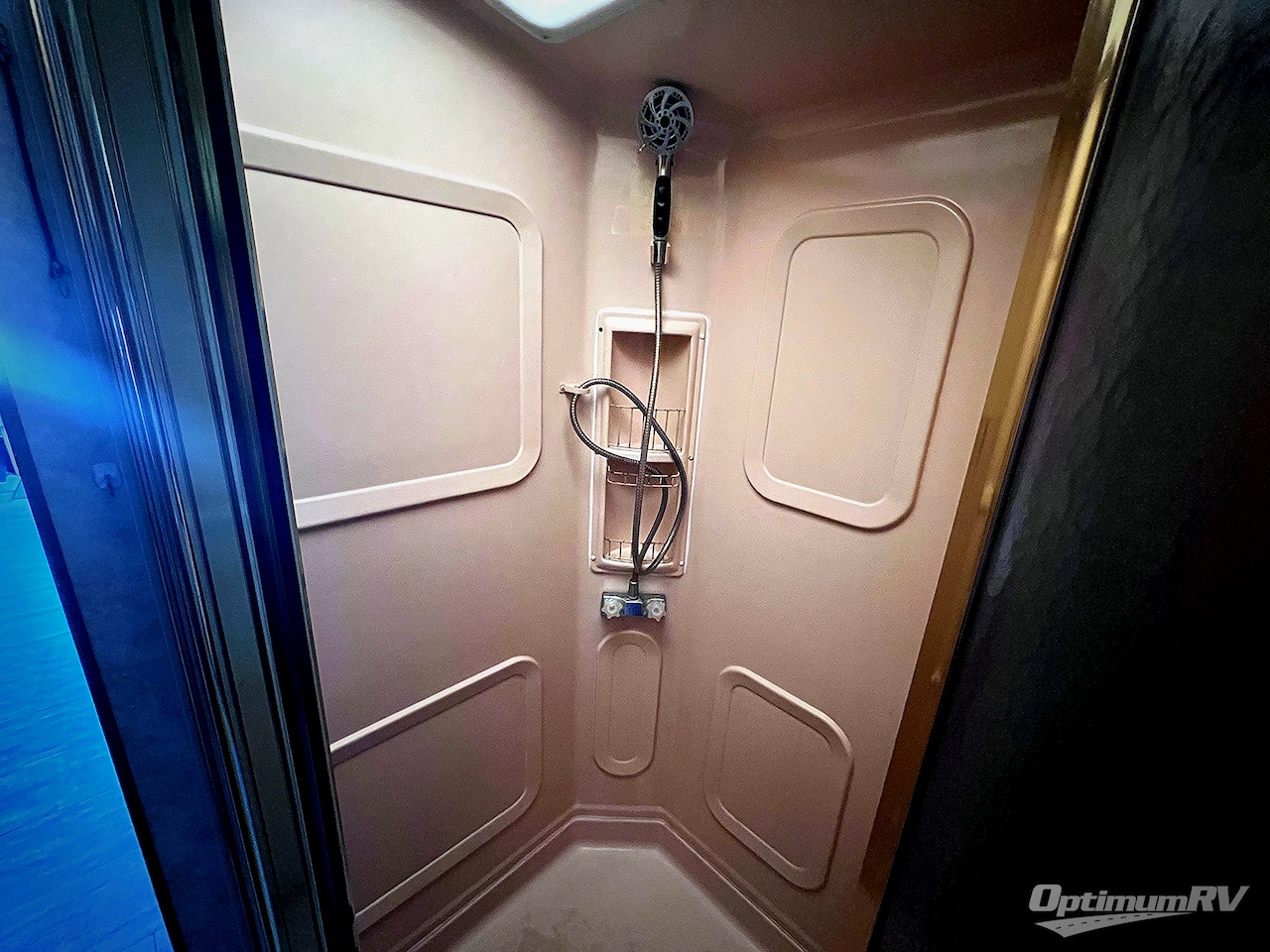 1997 Fleetwood Discovery 36A Photo 17