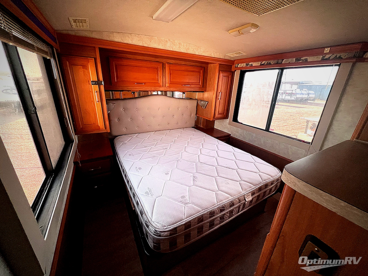 1997 Fleetwood Discovery 36A Photo 18