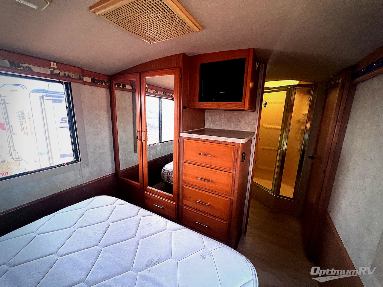 1997 Fleetwood Discovery 36A Photo 19