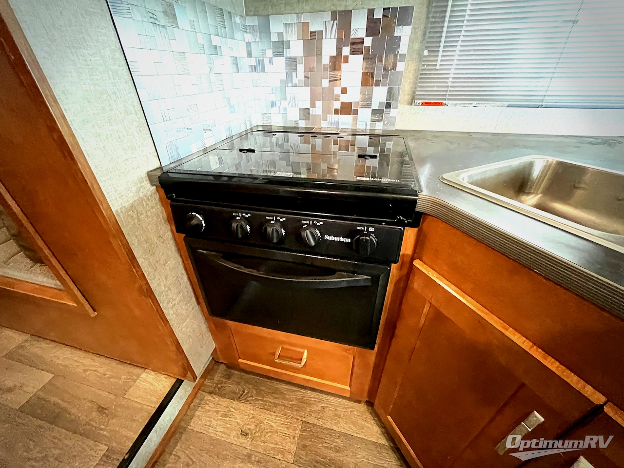 2019 Winnebago Minnie Winnie 31G Photo 18