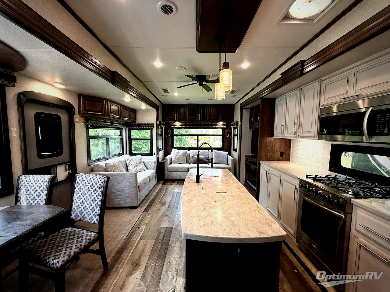 2021 KZ Durango Gold G383RLQ Photo 2