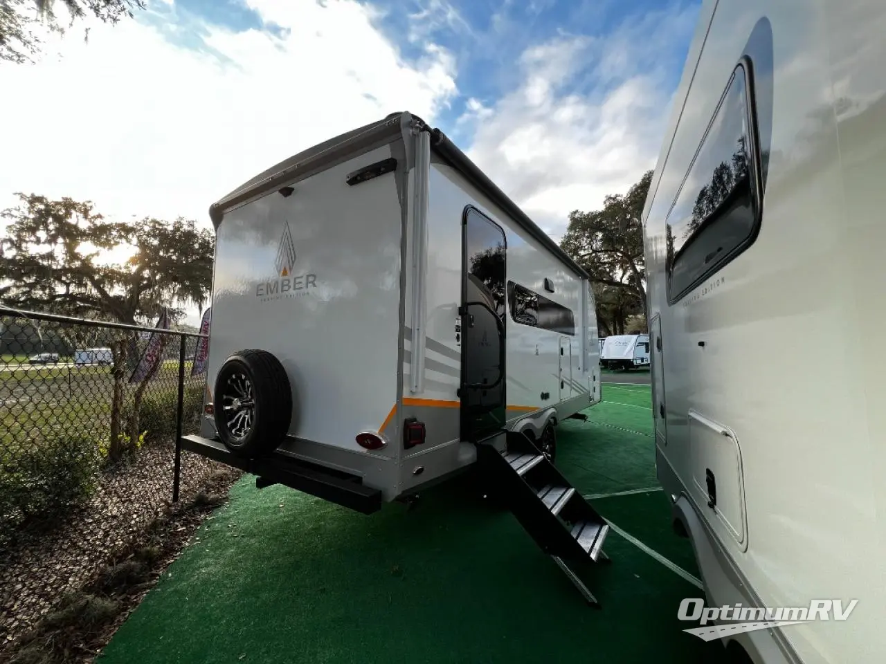 2023 Ember Overland Touring 20FB Photo 2