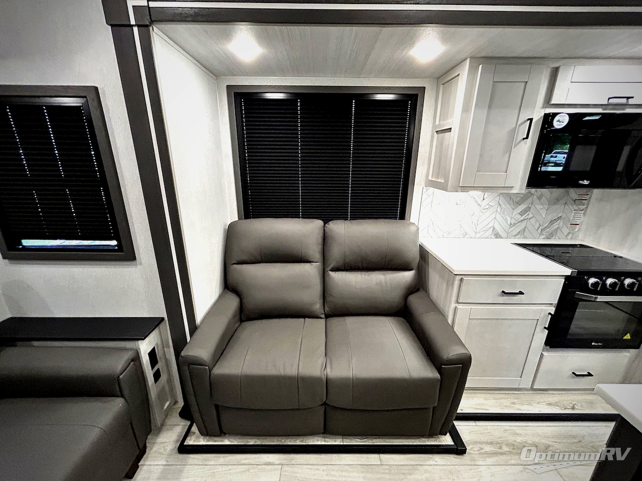 2025 East To West Tandara 386MB-OK Photo 21