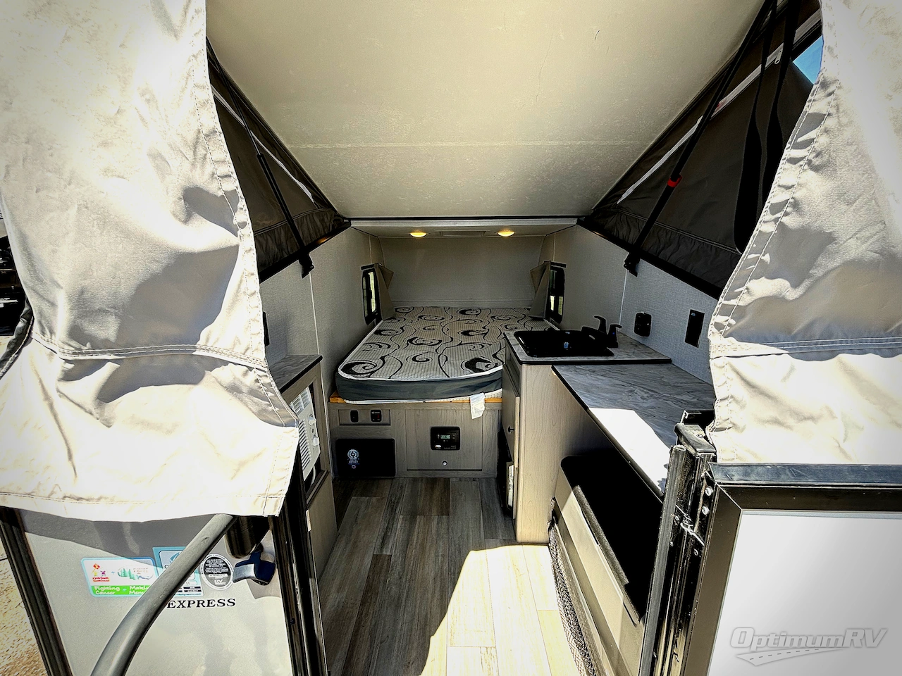 2023 Coachmen Clipper Camping Trailers 9.0TD Express Photo 7