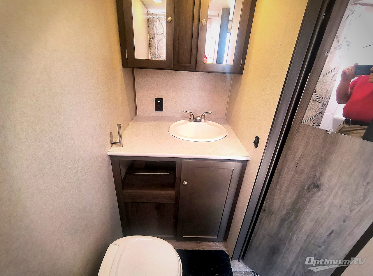 2019 Coachmen Clipper Ultra-Lite 21FQ Photo 10