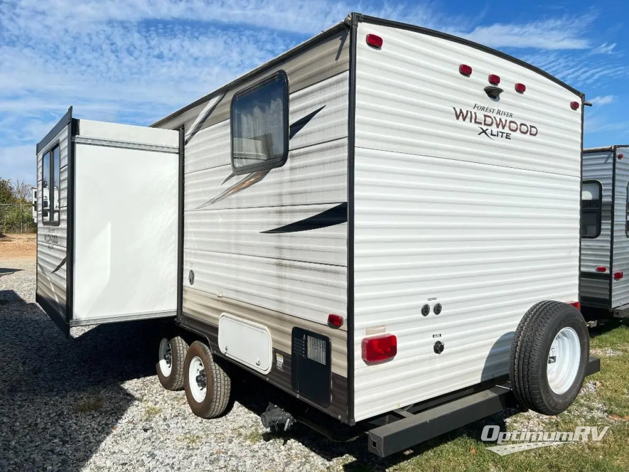 2019 Forest River Wildwood X-Lite 230BHXL Photo 3