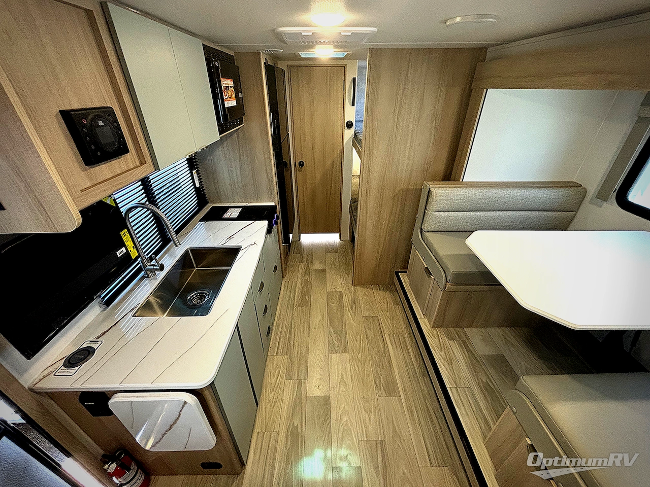 2025 Winnebago Micro Minnie 2100BH Photo 4